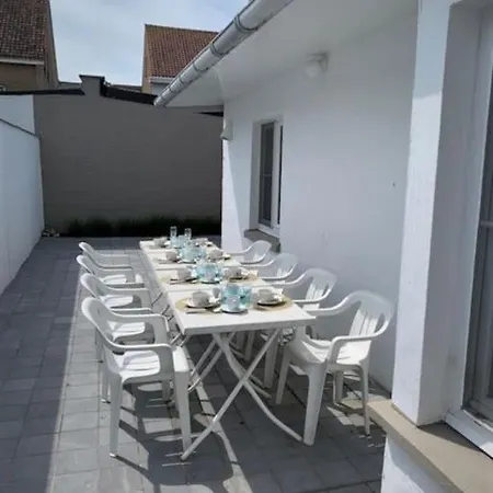 Appartement Raversea Op Enkele Minuten Wandelen Van De Zee. Oostende